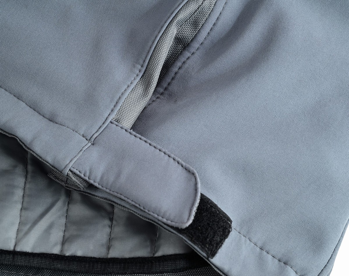 CHAQUETA DE MOTO UNISEX EN TEJIDO SOFTSHELL, NEOPRENO IMPERMEABLE, TÉRMICO Y PROTECTORES C.E.