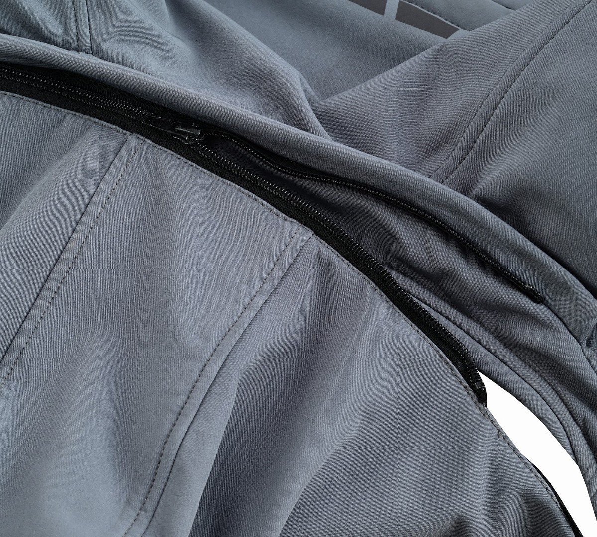 CHAQUETA DE MOTO UNISEX EN TEJIDO SOFTSHELL, NEOPRENO IMPERMEABLE, TÉRMICO Y PROTECTORES C.E.