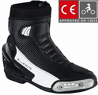 BOTAS DE MOTO DE CARRETERA ESTILO DEPORTIVO, DE CAÑA CORTA/MEDIA, ULTRAPERFORADAS, CON HOMOLOGACIÓN CE Y EPI
